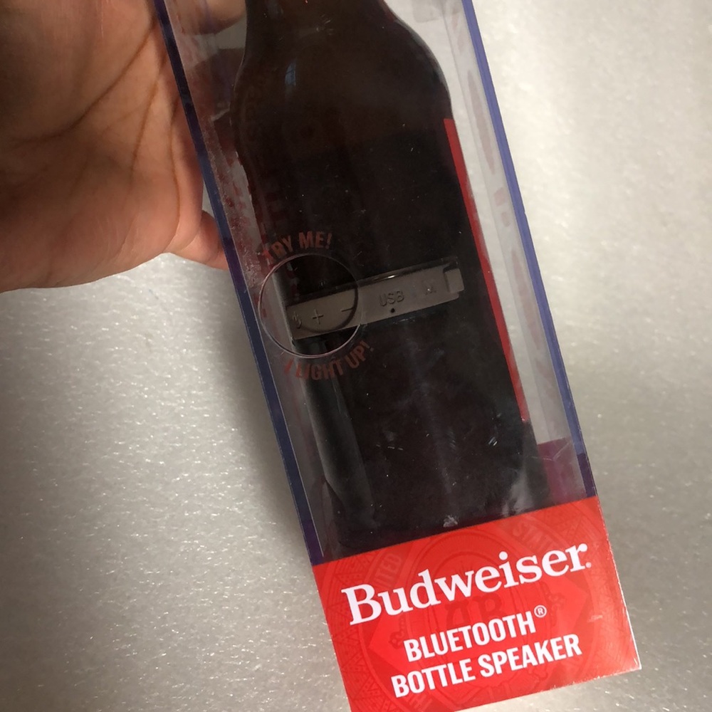Budweiser bluetooth speaker - Picture 8 of 12